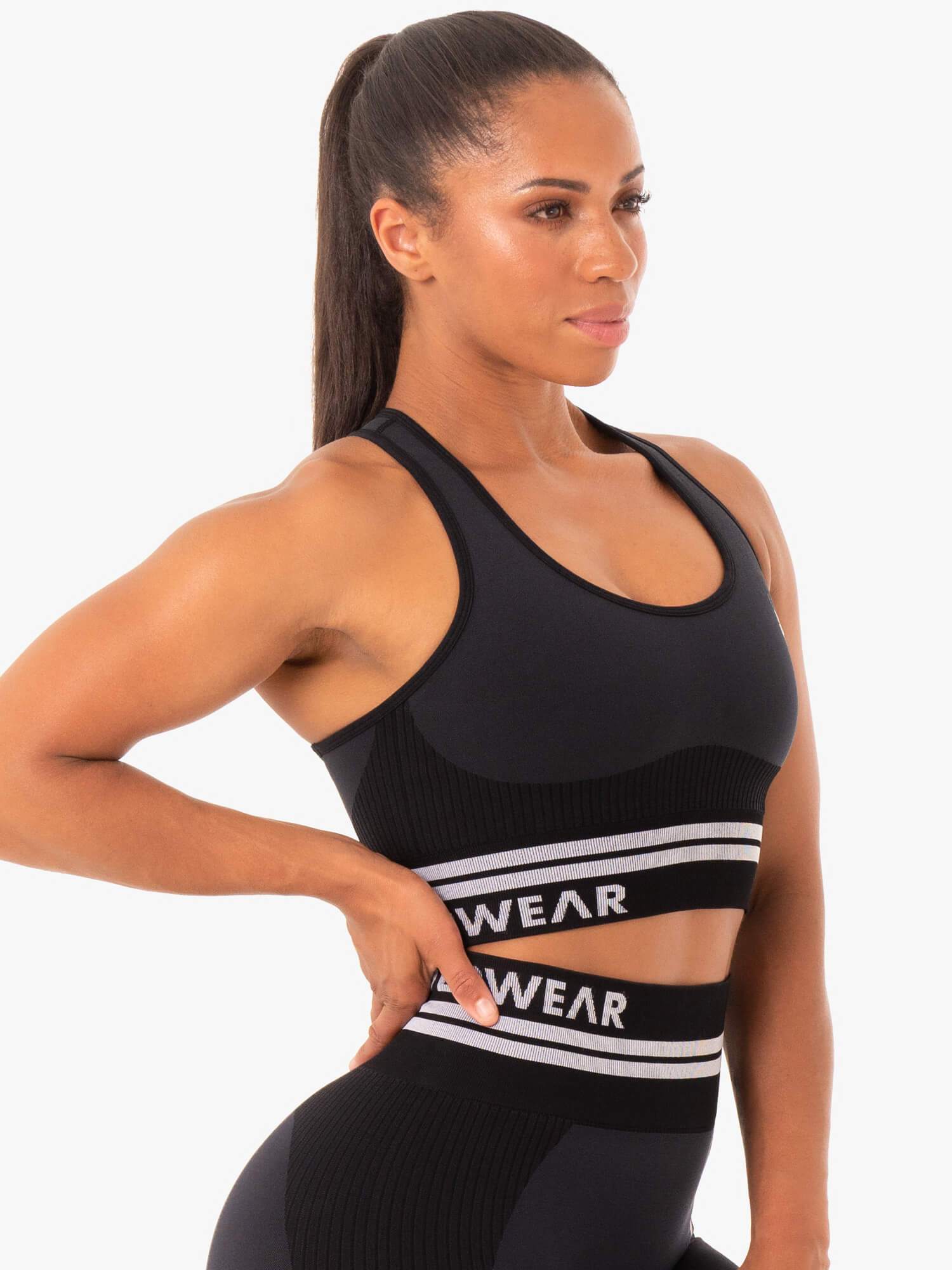 Freestyle Seamless Longline Sports Bra - Black - Image 8