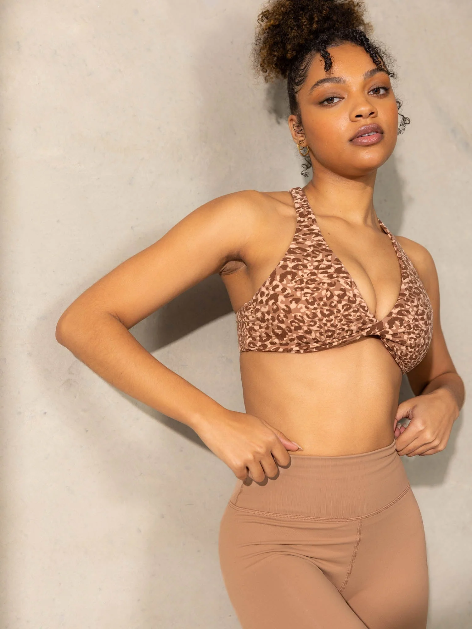 Momentum Twist Sports Bra - Mocha Leopard - Image 3