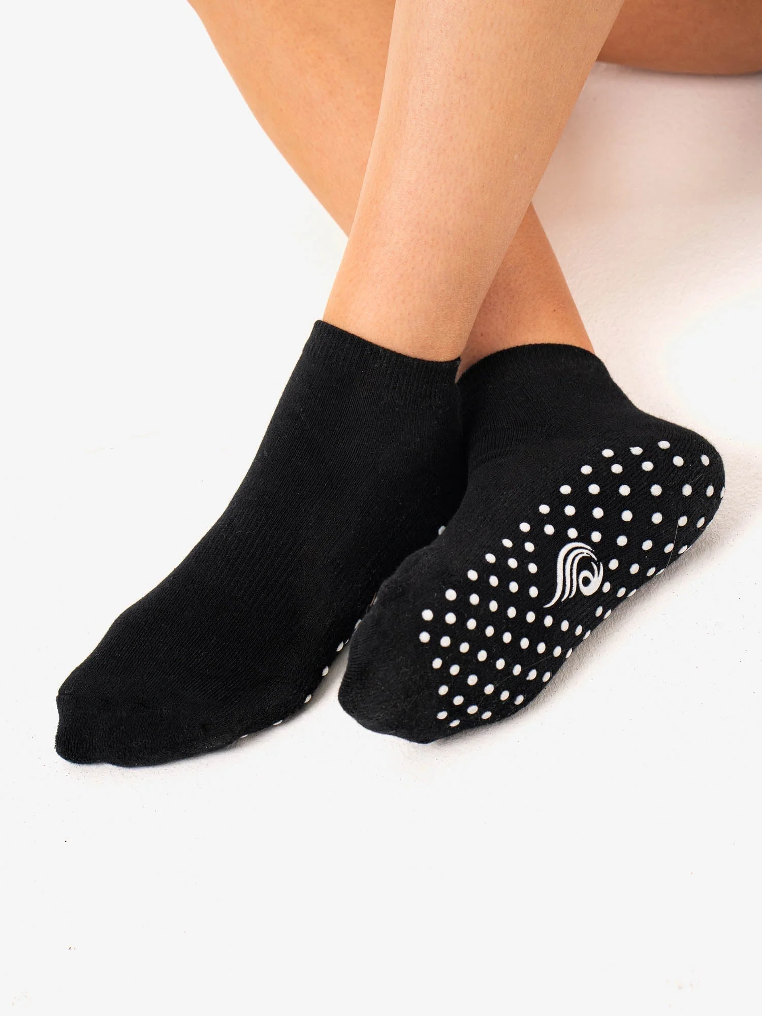 RW Pilates Ankle Grip Socks - Black - Image 2